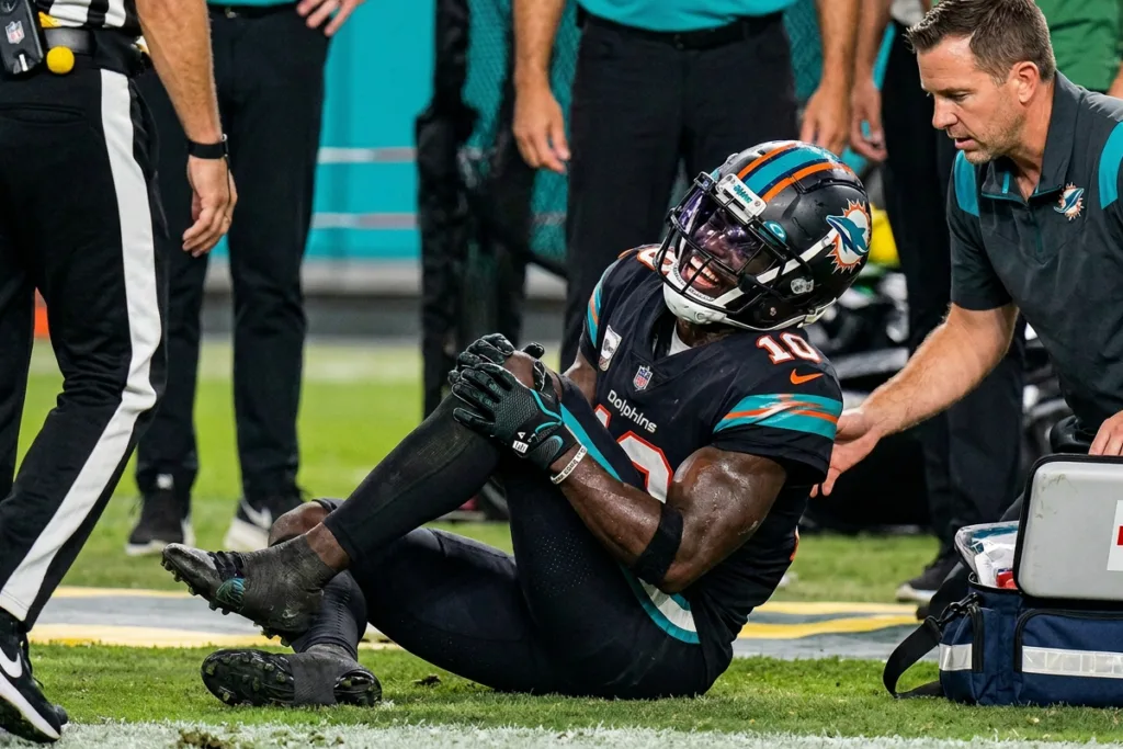 tyreek hill, dolphins, knee