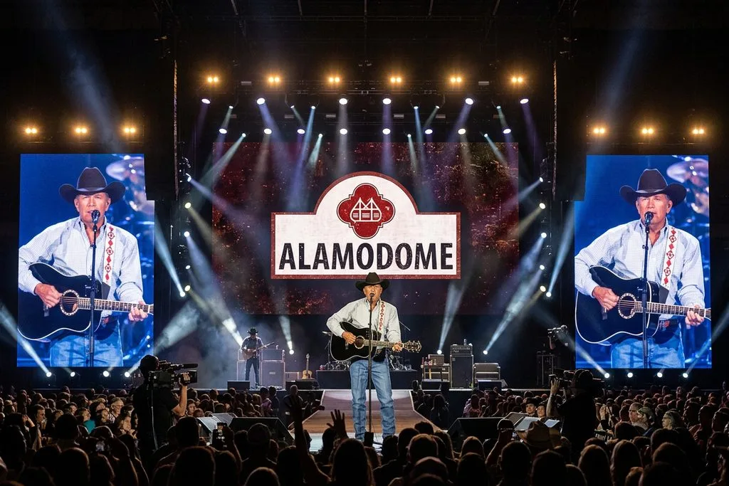 Alamodome, George Strait, fixed-dome stadium